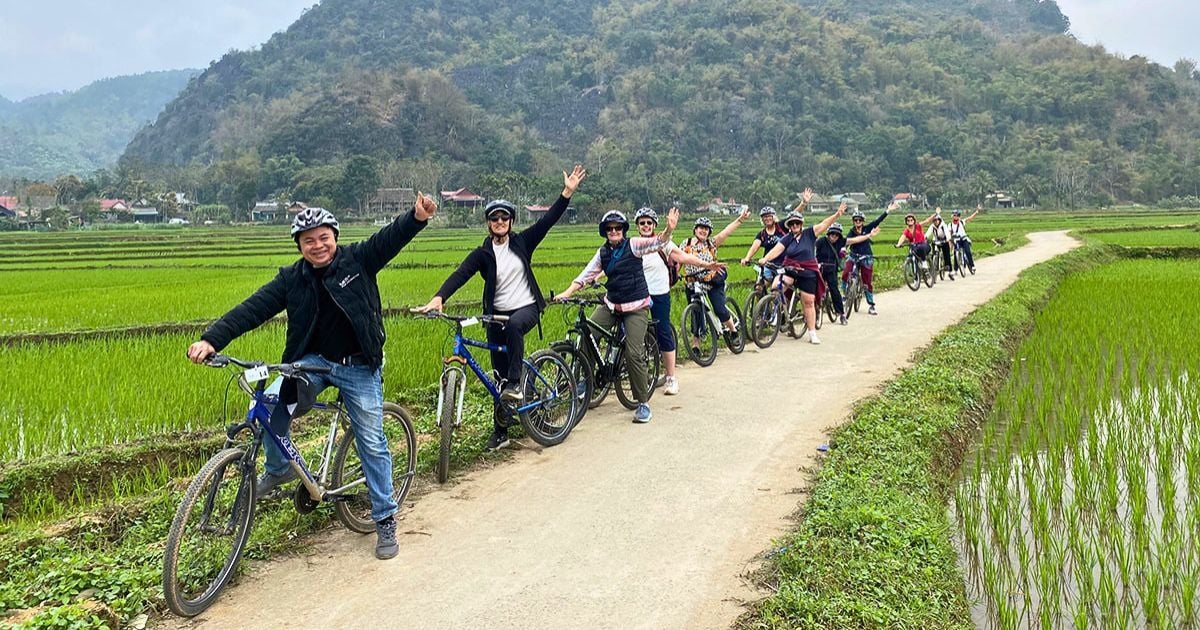 Cycling group in Phu Luong