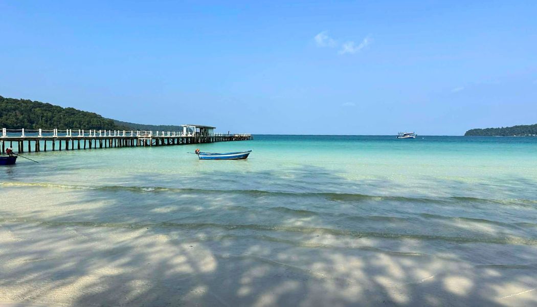 Crystal clear water at Koh Rong Sanloem Sarasen Bay